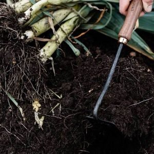 Barebones Square Hand Hoe3